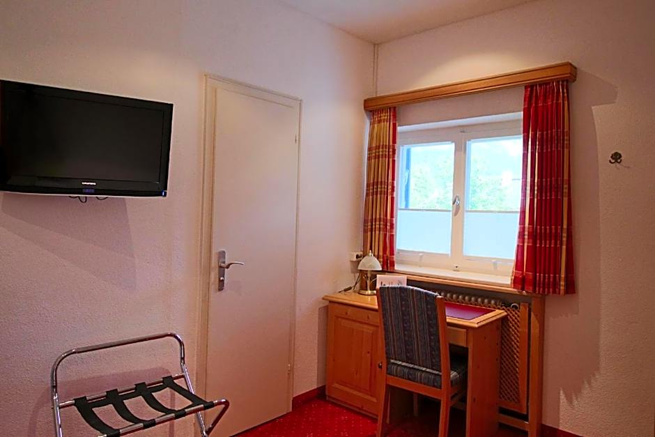 Hilleprandt - Adults Only