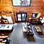 Ryes and Shine Bootlegger's Cabin! Hot Tub* Pool* Arcade* Billiards *EV * Pet Friendly