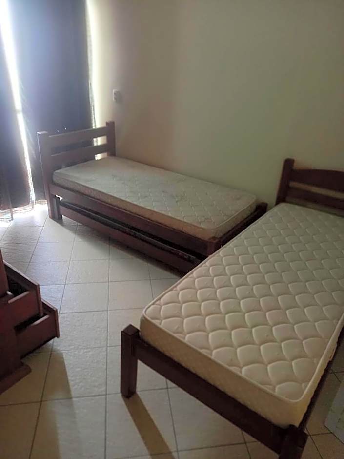 SOBRADO-BERTIOGA-Uso exclusivo para grupos de até 12 pessoas em 1 até 4 suítes