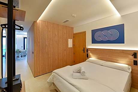 Deluxe Double Room with Balcony and Sea View