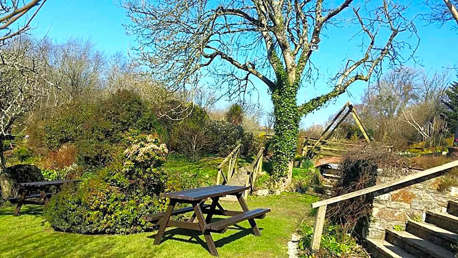 The Hoops Inn & Country Hotel