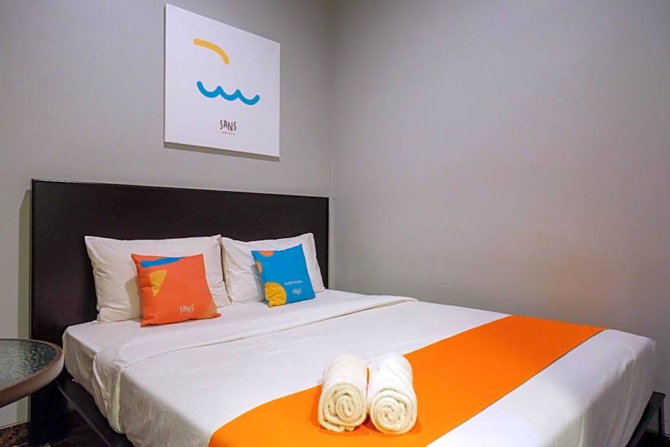 Sans Hotel Empress Simpang Lima