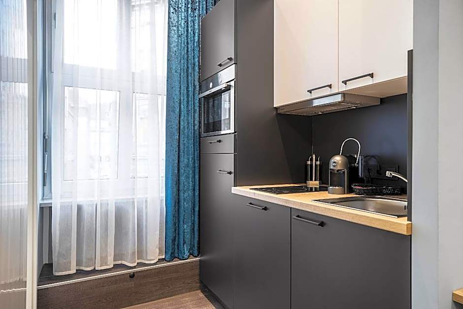 Riverview Apartments by dasPaul