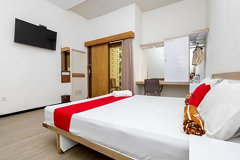 RedDoorz Syariah near Transmart MX Malang