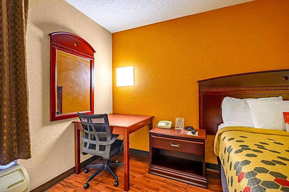 Econo Lodge Decatur Hotel