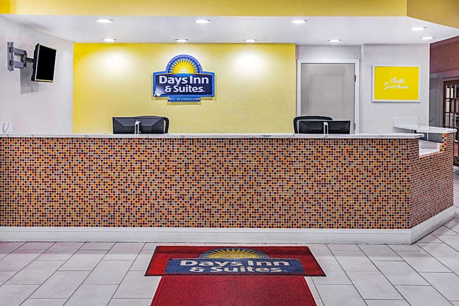 Days Inn & Suites by Wyndham Williamsburg Colonial