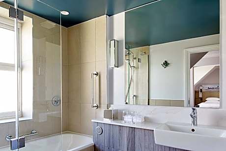 Deluxe Room, 1 King Bed with Sofa bed, Non Smoking (1 King Bed and 1 Double Sofa Bed)