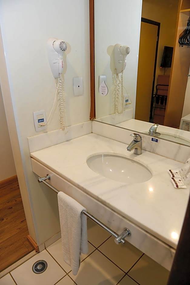 Astron Hotel Bauru by Nobile