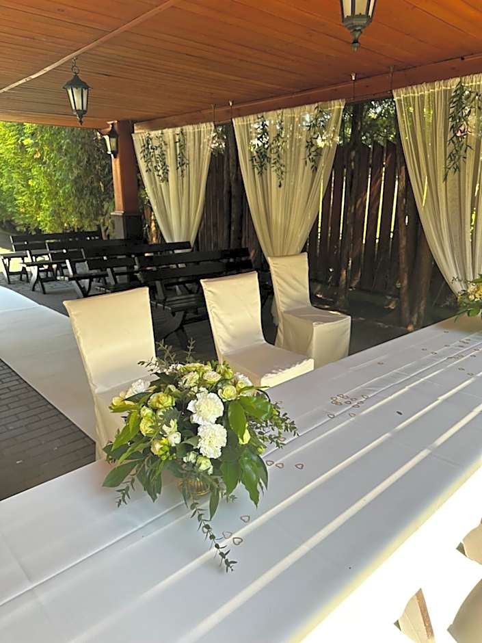 Dworek Złoty Róg Hotel i Restauracja