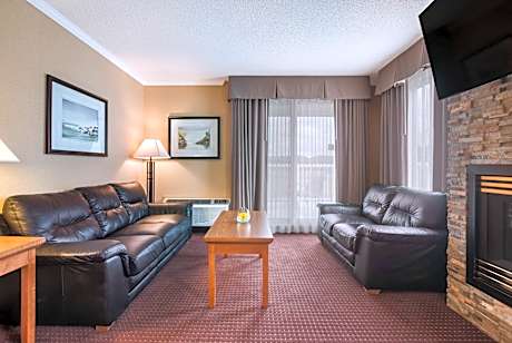 King Suite with Balcony - Non-smoking