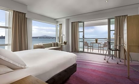 Deluxe King Room with Premium Harbor View