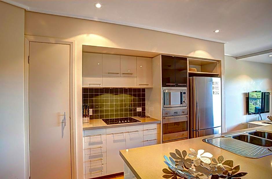 Beach Karma - Three-Bedroom Beachside Escape with Heated Communal Pool in Agnes Water