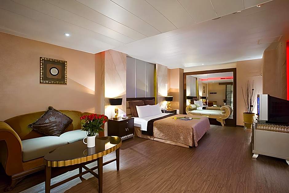 Crystal Business Motel