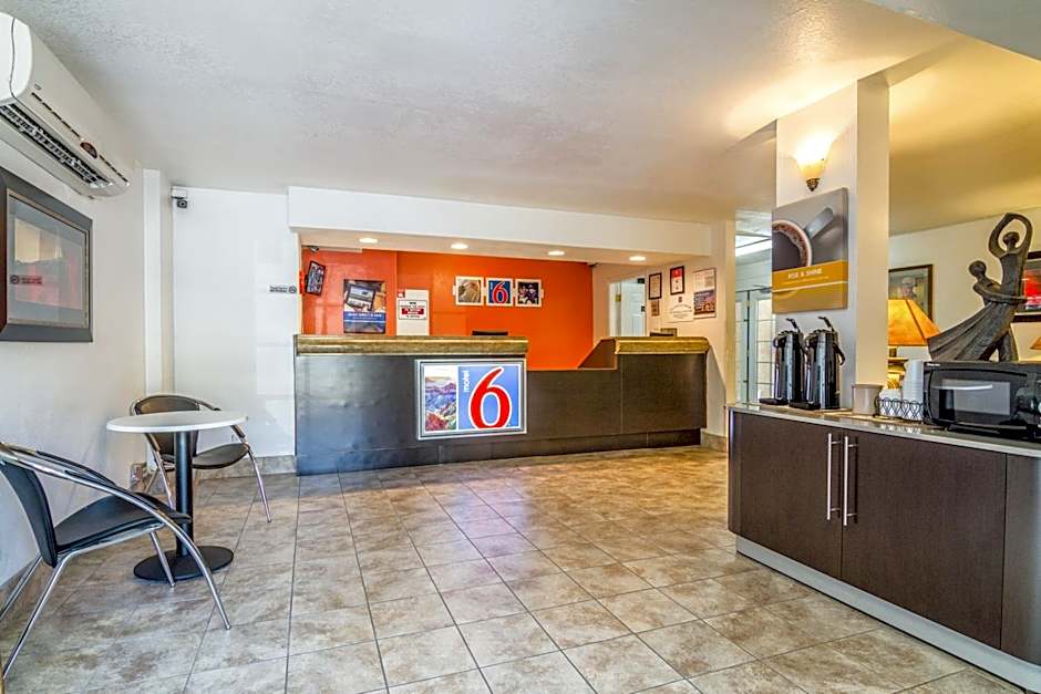Motel 6 Glendale AZ