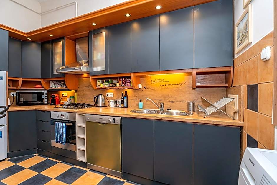 Acacia Private Rooms & Studios