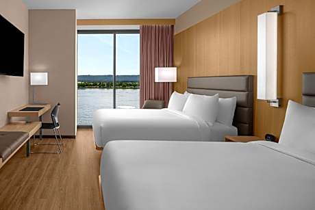 Guest room, 2 Queen, River view