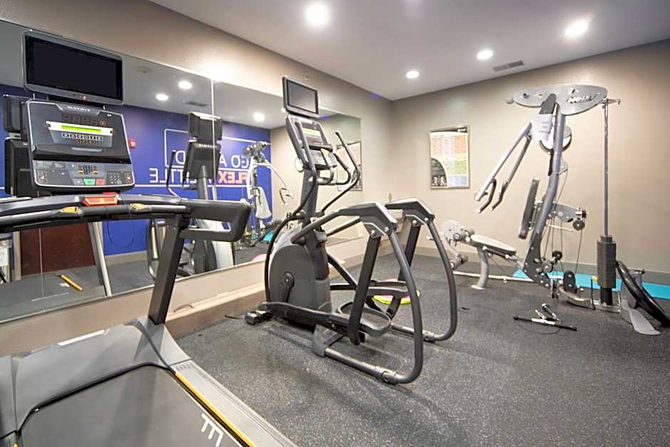 Holiday Inn Express Hotel & Suites St Charles By IHG