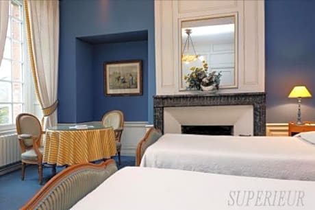 Superior Twin Room with Breakfast