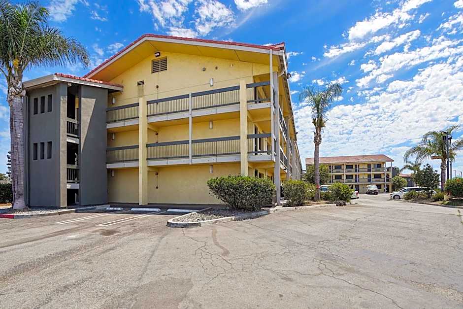 La Quinta Inn by Wyndham Costa Mesa / Newport Beach