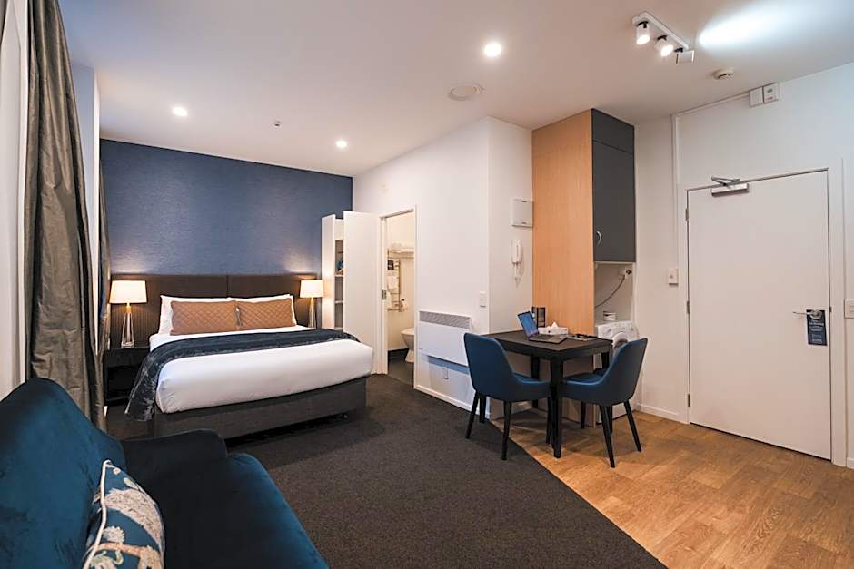 Gilmer Apartment Hotel