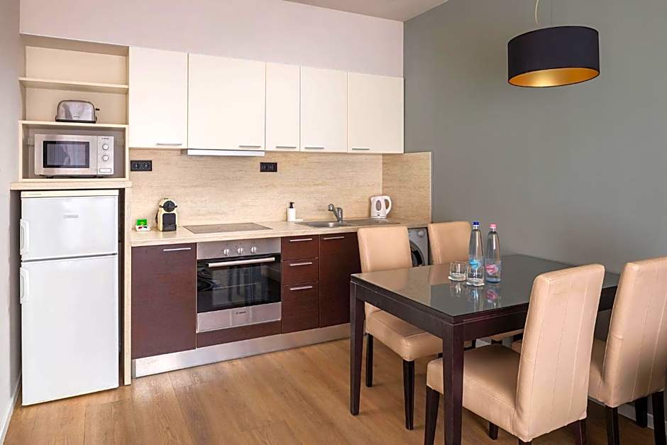 Escala Hotel & Suites