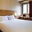 ibis Paris Pont de Suresnes Longchamp