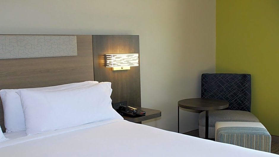 Holiday Inn Express Hotel & Suites - Wilson - Downtown