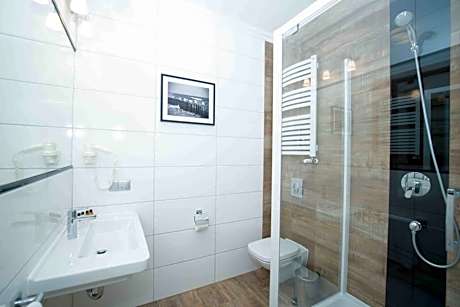 Twin Room with Private Bathroom