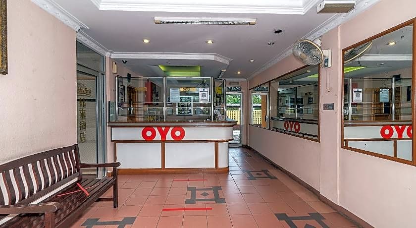 OYO 89864 Hotel Holiday Park