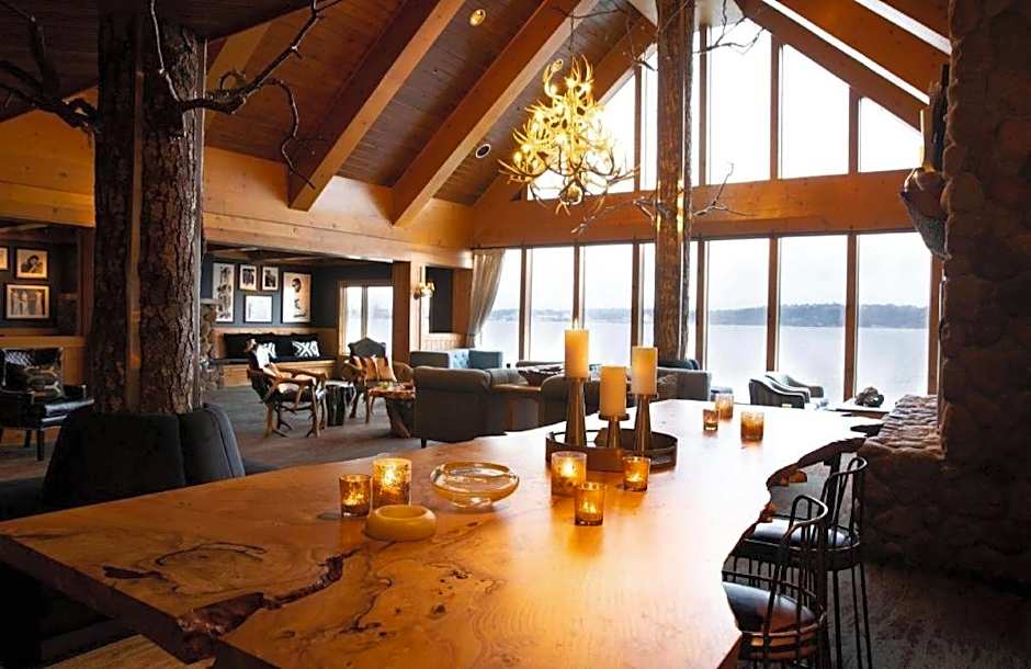 The Edgewater, A Noble House Hotel