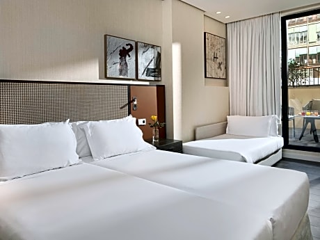 Grand Deluxe Triple Room with Terrace