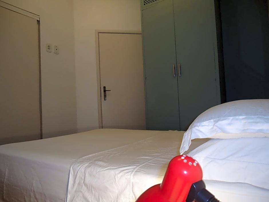 Copacabana 3 quartos ar cond a 2 qds da praia