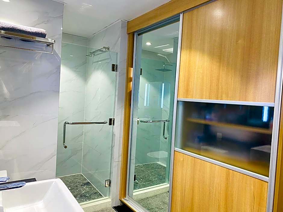 Walking Street Condo Beautiful 1 king bedroom