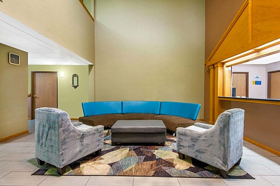 Days Inn & Suites by Wyndham Wichita