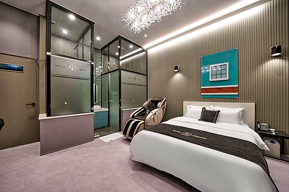 Hotel Hermes at Yongin Everland Station