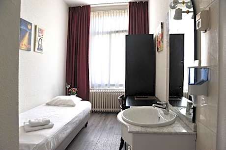 Triple Room with Shared Toilet