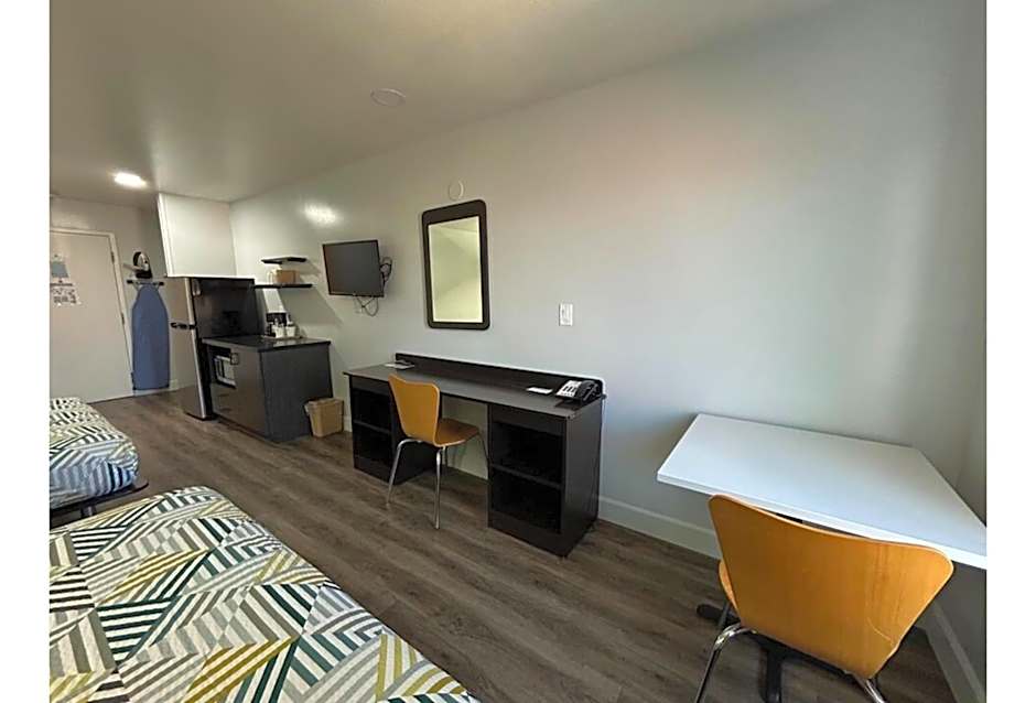 Studio 6 Suites Hesperia, CA West Main Street I 15