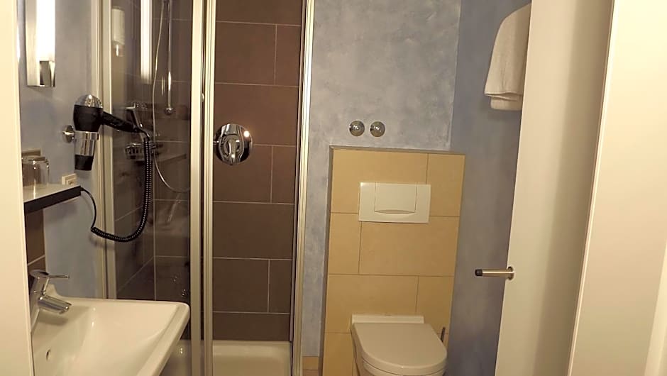 Hotel Cristall - Frankfurt City