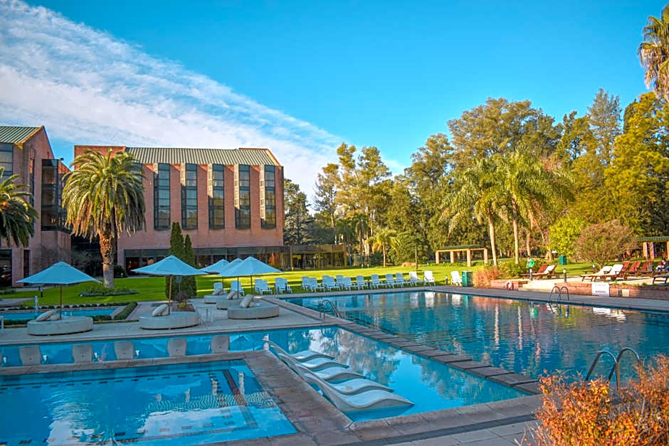 Sheraton Pilar Hotel & Convention Center