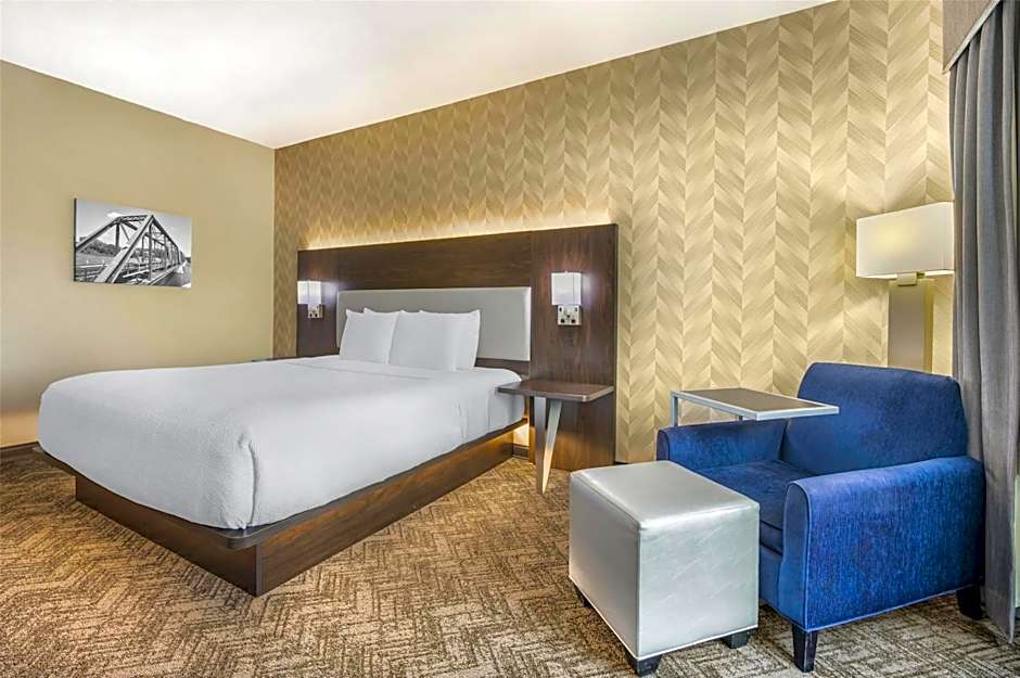 Best Western Plus Parkside Inn & Suites