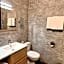 Brit Hotel le Cygne