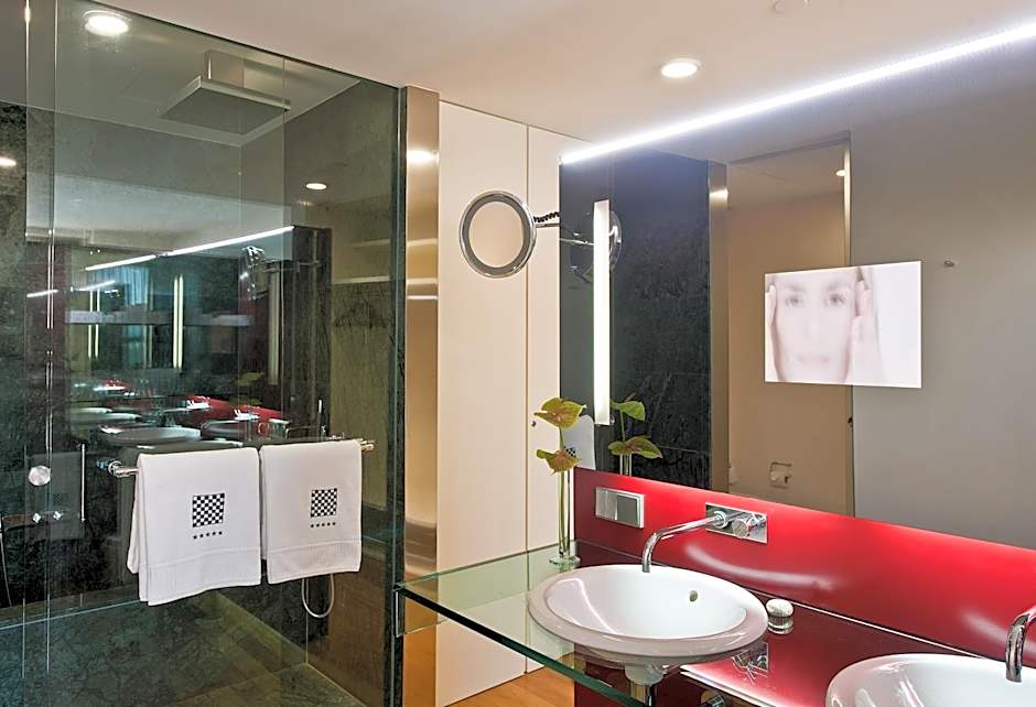 Hotel Reina Petronila