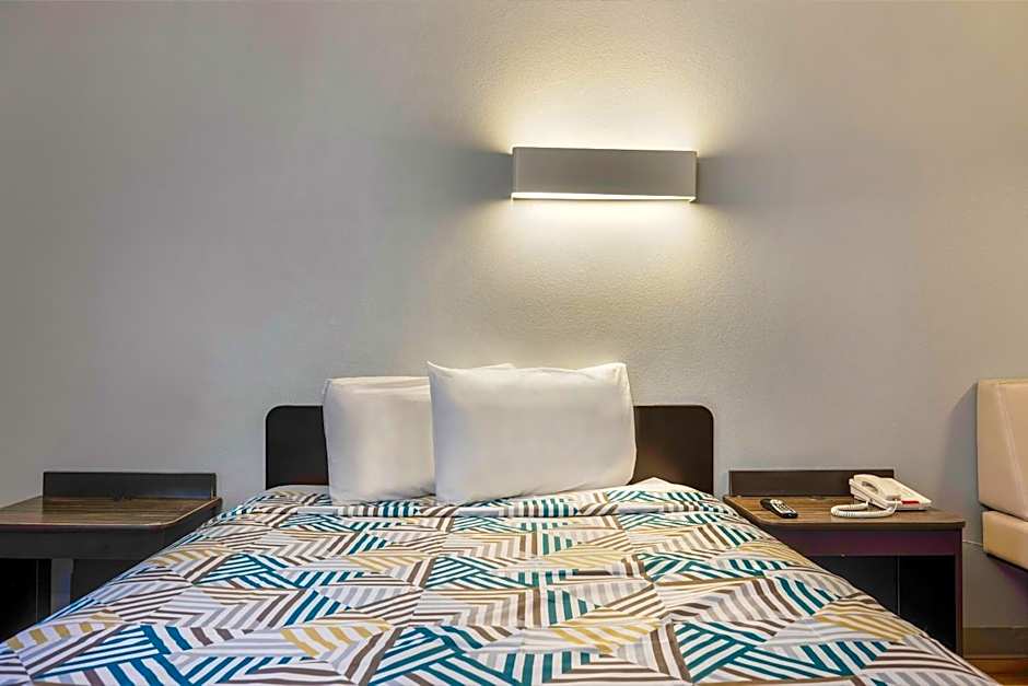 Studio 6 Suites Texas City, TX I 45 South