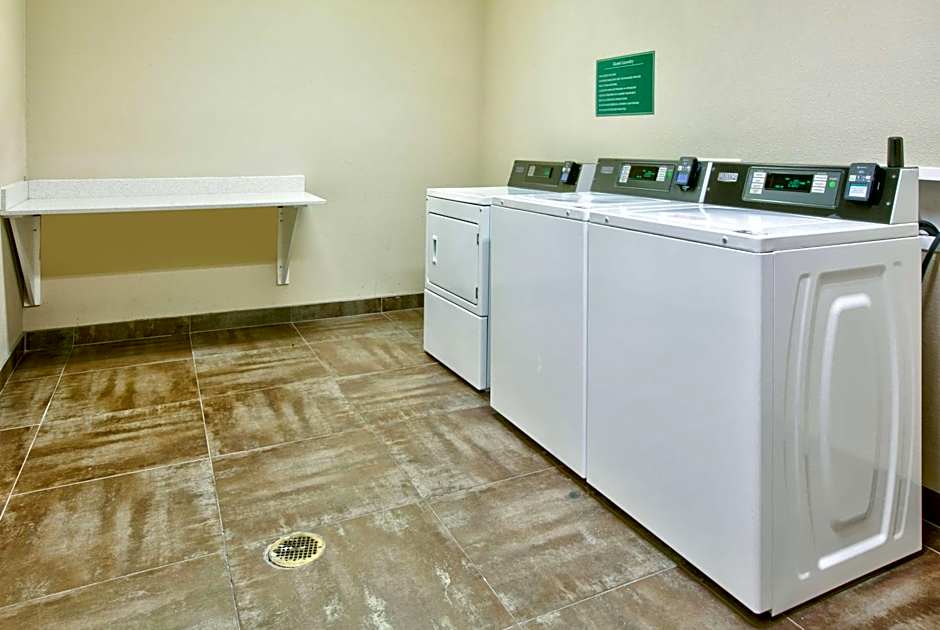 La Quinta Inn & Suites by Wyndham Dallas Grand Prairie South