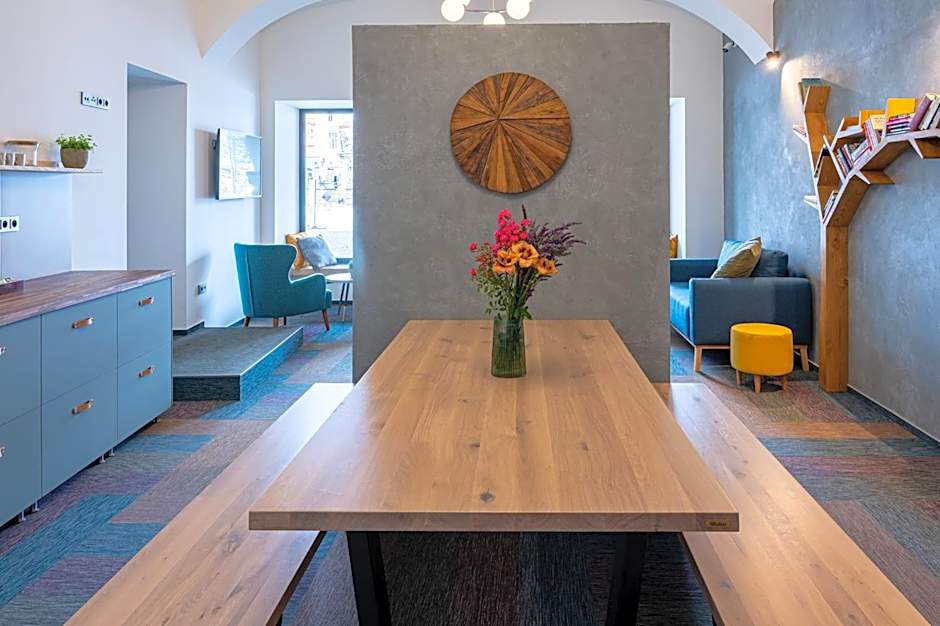 ART Hostel & Apartments