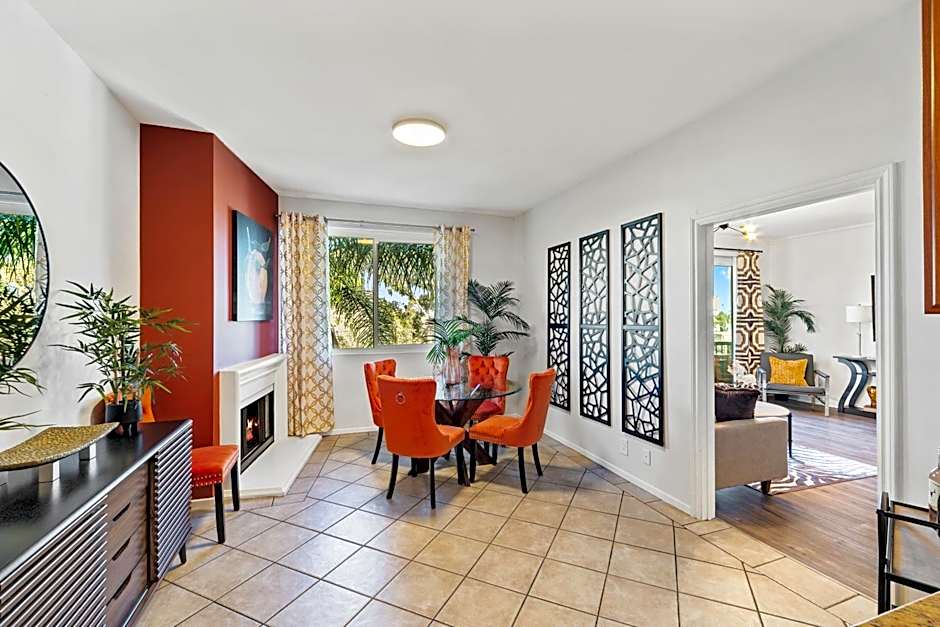 Beverly Hills 2 bed 2 bath Penthouse with Den and Parking 414