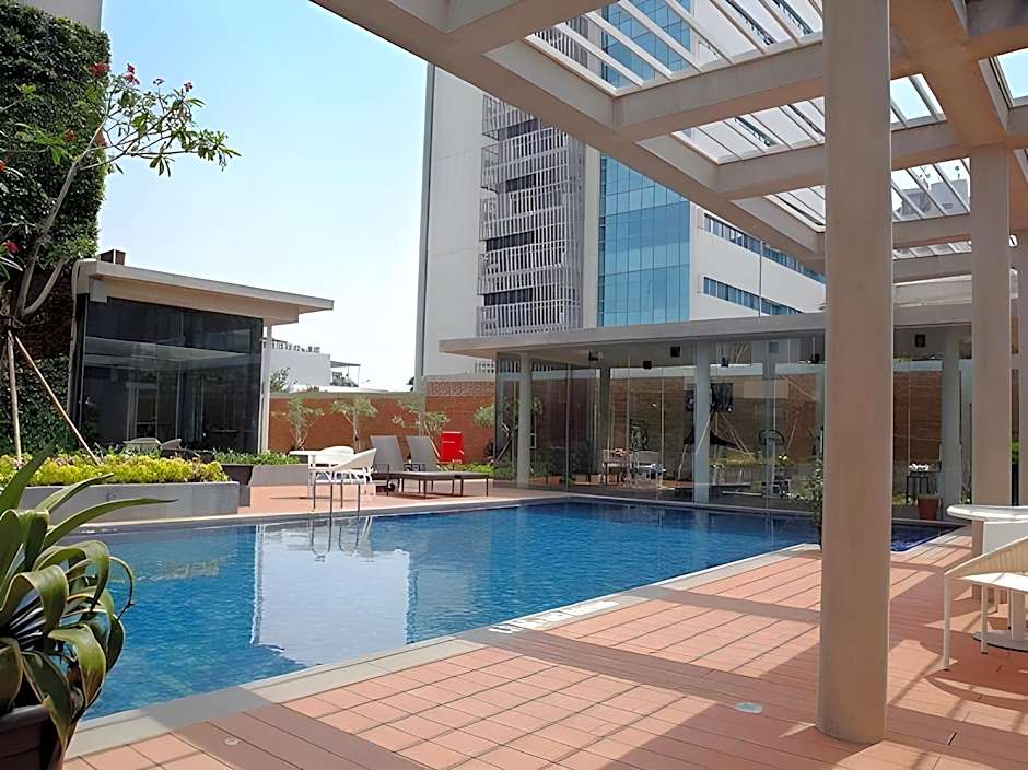 Ra Premiere Simatupang