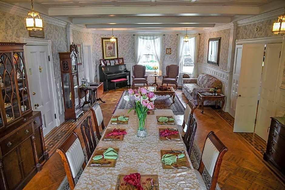 Saltair Inn Waterfront B&B