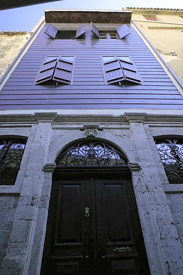 Mosaic Venetian Harbour Suites