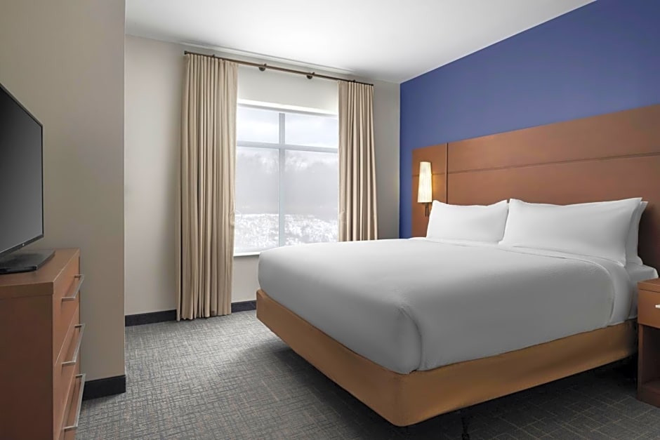 Inn at Bellefield / Hyde Park